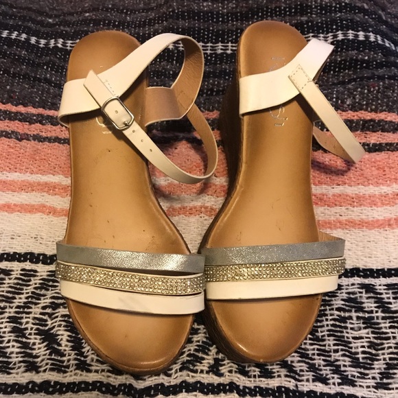 Women’s Platforms - Picture 3 of 6